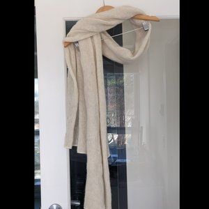 Long, wool Varma scarf
